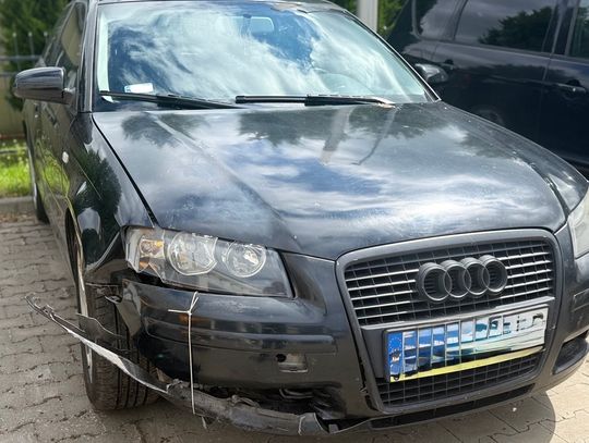Kierowca Audi wymusił i zderzył się z motocyklistą. Potem zostawił go bez pomocy i pojechał dalej