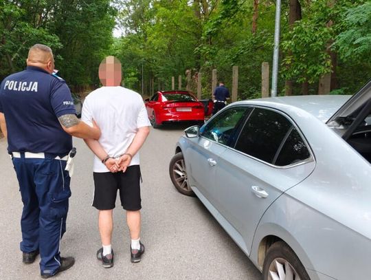 Kierowca Audi wyprzedził radiowóz na skrzyżowaniu. Prowadził pod wpływem trzech narkotyków