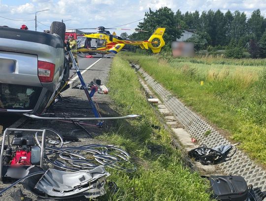 Kierowca audi zjechał na czołówkę z ciężarówką. 36-latek w ciężkim stanie zabrany do szpitala