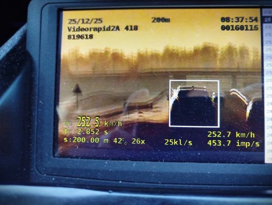 Kierowca BMW jechał 252 km/h przy ograniczeniu do 120. Tłumaczył, że spieszy się na samolot