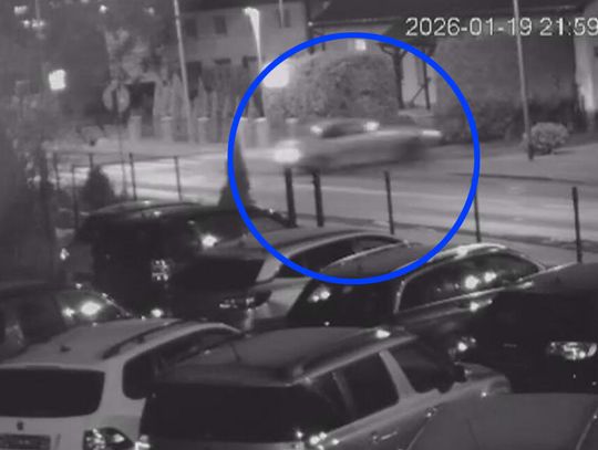 Kierowca BMW przecenił swoje umiejętności i nie opanował mocy. Rozbił się na prostej drodze