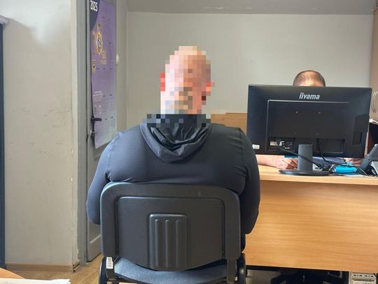 Kierowca BMW wjechał w radiowóz. Uciekał policji, bo był po narkotykach i alkoholu