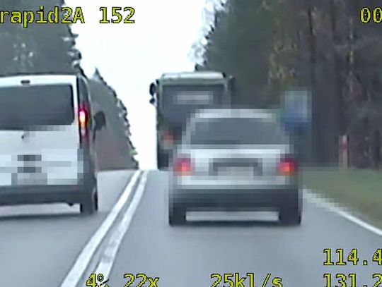 Kierowca busa wyprzedzał pod górkę na oczach drogówki. Został zatrzymany i ukarany