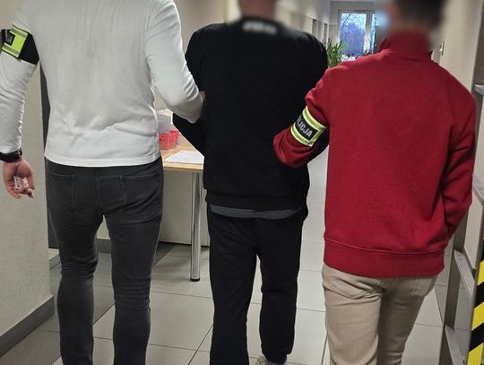 Kierowca celowo wjechał w troje pieszych na chodniku. Chwilę wcześniej się z nimi kłócił