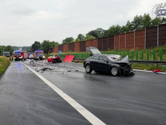 Kierowca chciał zawrócić na drodze ekspresowej, zginął w zderzeniu dwóch osobówek