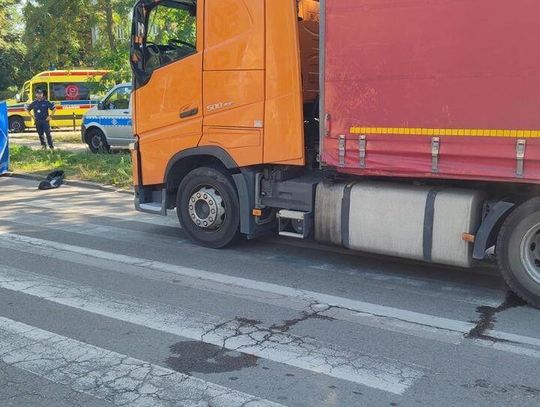 Kierowca ciężarówki śmiertelnie potrącił kobietę na pasach. Jest pilny apel policji do świadków