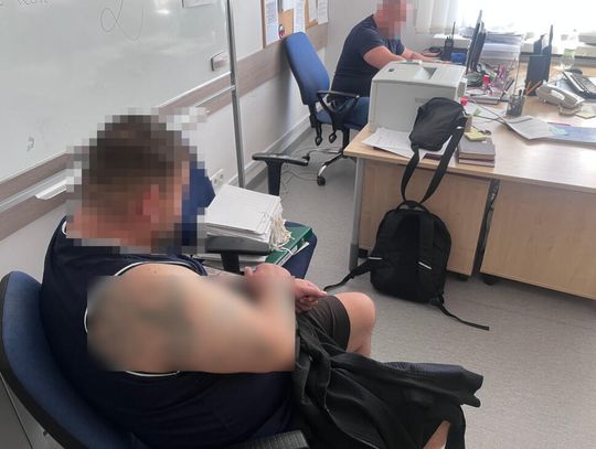 Kierowca czarnego mercedesa wiózł kokainę w aucie. Policjanci urządzili na niego zasadzkę