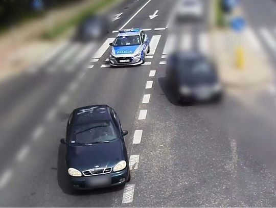 Kierowca Daewoo nie zatrzymał się do kontroli i zaczął uciekać policji. Potem porzucił auto
