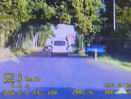 Kierowca dostawczaka gnał 152 km/h w terenie zabudowanym. Pożegnał się z prawkiem