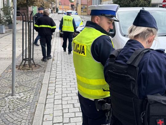 Kierowca dostawczaka potrącił kobietę w ciąży na pasach. Poszkodowana trafiła do szpitala