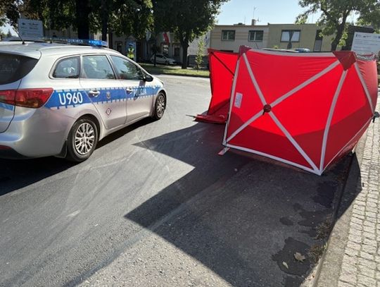 Kierowca dostawczaka wjechał w dwie piesze. Starsza kobieta zginęła na oczach dziecka