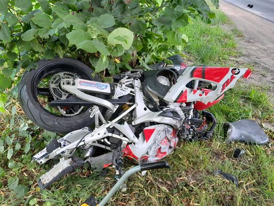 Kierowca fiata zajechał drogę młodemu motocykliście. Lekarzom nie udało się uratować życia 24-latka