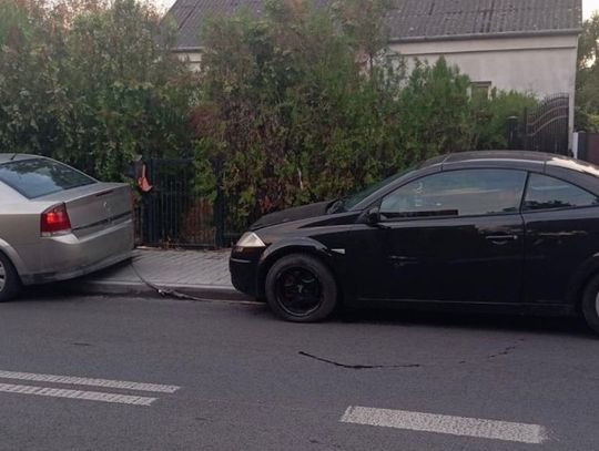 Kierowca holowanego auta rozmawiał przez telefon. Był pijany i nie miał prawa jazdy