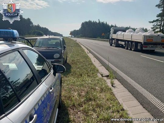 Kierowca matiza jechał drogą ekspresową pod prąd i spowodował kolizję. 91-latek stracił prawko