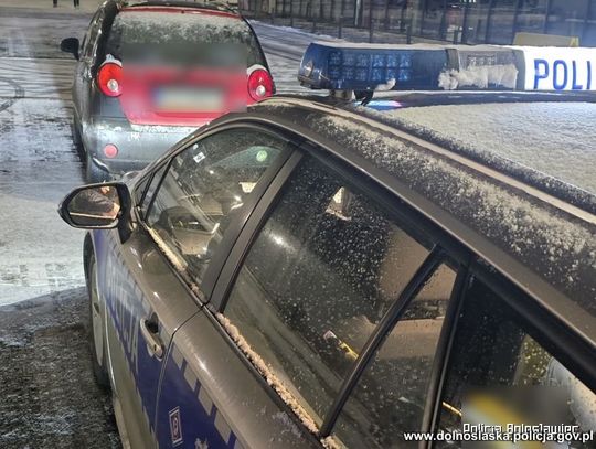 Kierowca miał ponad 2 promile, pasażer nie umiał ustać na nogach. Obaj trafili na dołek