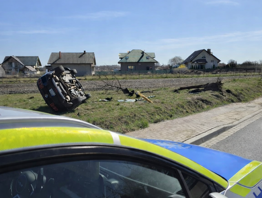 Kierowca Mustanga został złapany na jeździe po pijaku i od razu zrobił to samo. Tym razem skończyło się dachowaniem Kierowca Mustanga został złapany na jeździe po pijaku i od razu zrobił to samo. Tym razem skończyło się dachowaniem