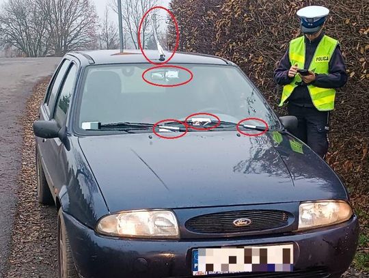 Kierowca na zakazie okleił auto folią aluminiową. Miała go ochronić, a przyciągnęła uwagę policji