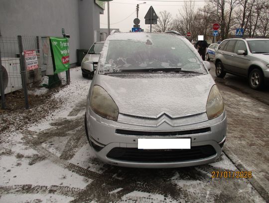 Kierowca nic nie widział przez zamarzniętą szybę. Wjechał w dziecko na pasach Kierowca nic nie widział przez zamarzniętą szybę. Wjechał w dziecko na pasach