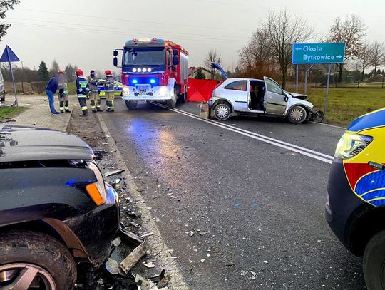 Kierowca opla wymusił pierwszeństwo i zginął. Tragiczny finał wypadku pod Bydgoszczą [FOTO]