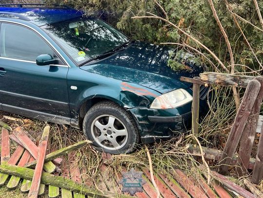 Kierowca passata zamknął skalę w alkomacie. Jechał po papierosy, staranował ogrodzenie domu