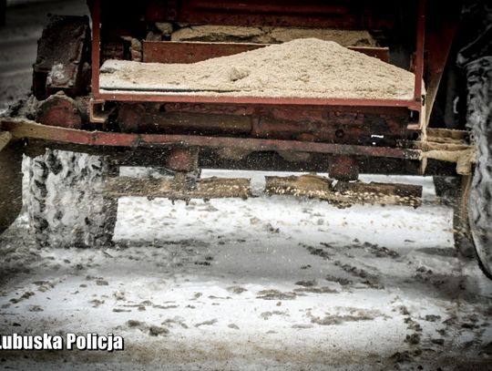 Kierowca pługopiaskarki wydmuchał dwa promile. Miał działać na drodze ekspresowej