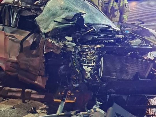 Kierowca po alkoholu uderzył w auto 19-latka i zepchnął go pod tira. Chłopak zginął, sprawca w areszcie