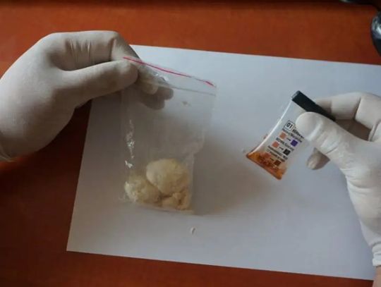 Kierowca po amfetaminie nie zatrzymał się do kontroli, podczas próby ucieczki potrącił policjanta