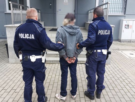 Kierowca przyłapany na łamaniu zakazu prowadzenia powiedział policjantom, że i tak będzie dalej jeździł. Sąd zamknął go na pół roku