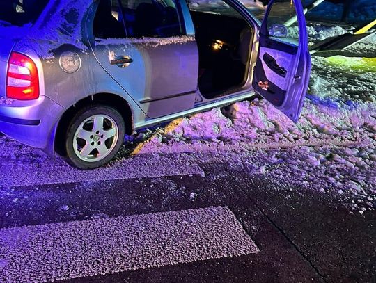 Kierowca skody nie zatrzymał się do kontroli i próbował uciekać, ale rozbił się na latarni Kierowca skody nie zatrzymał się do kontroli i próbował uciekać, ale rozbił się na latarni