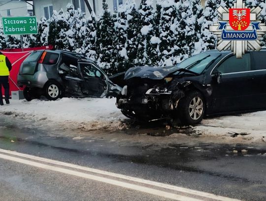 Kierowca suzuki nie ustąpił pierwszeństwa audi. W wypadku zginęła pasażerka pierwszego z aut