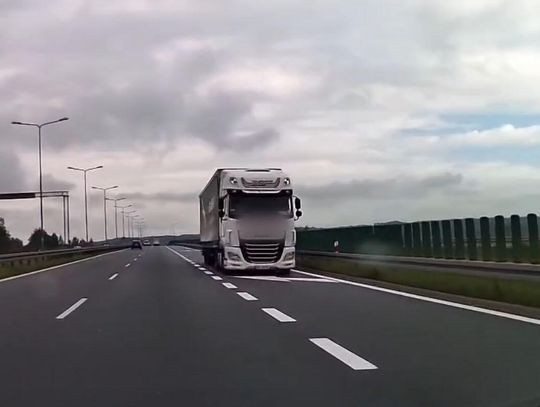 Kierowca Tira jechał drogą ekspresową pod prąd. 65-latek tłumaczył, że się pomylił