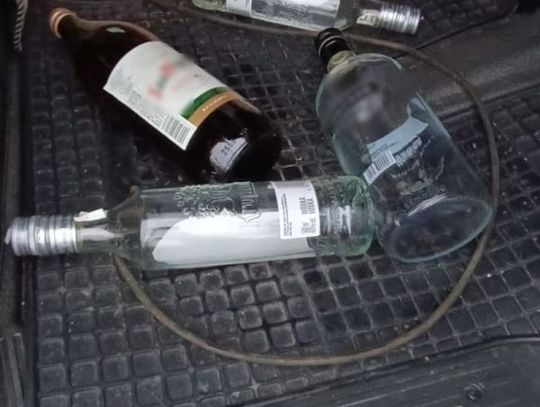 Kierowca tira miał w kabinie puste butelki po wódce. Pijany wracał autostradą z Hiszpanii