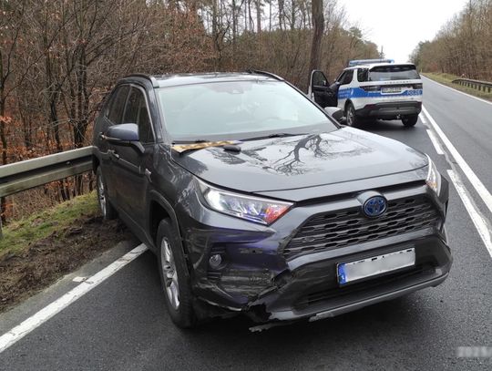 Kierowca toyoty nie zatrzymał się do kontroli. Jechał pod wpływem amfetaminy, auto było kradzione