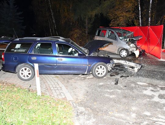 Kierowca toyoty zjechał na czołówkę z oplem. 38-latek zginął na miejscu, dwie osoby zostały ranne