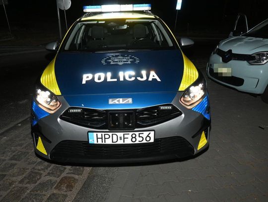Kierowca wymiotował przez otwarte drzwi, potem wjechał w radiowóz. Okazało się, że ma 15 lat
