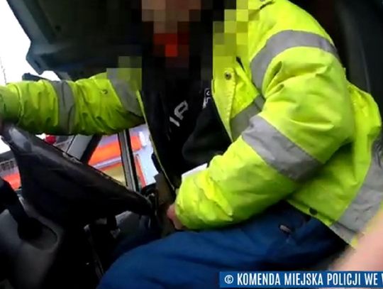 Kierowca z Ukrainy pokazał policjantom fałszywe prawo jazdy. Od razu się zorientowali