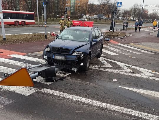 Kierowca zasłabł przed skrzyżowaniem. Śmiertelnie potrącił pieszą, sam zmarł w szpitalu