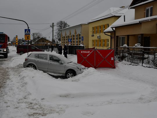 Kierowca zasłabł w czasie jazdy. Potrącił 6-letniego chłopca, sam nie przeżył wypadku