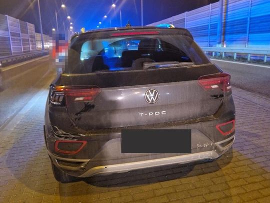 Kierowcy ciężarówek zablokowali na krajówce kompletnie pijanego kierowcę volkswagena. Miał ponad 2 promile