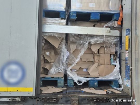 Kierowcy tirów stawali na postój, złodzieje włamywali się do naczep. Policja zatrzymała 2 mężczyzn