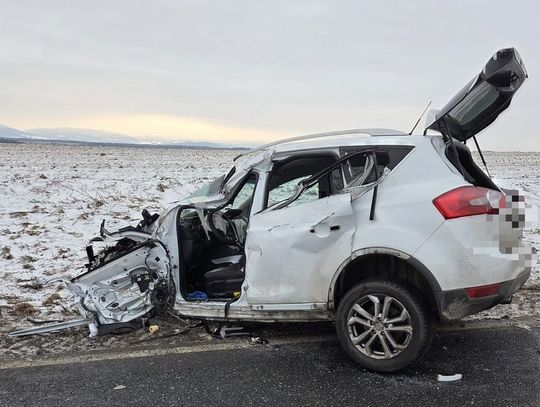Kierująca Fordem zjechała na czołówkę z samochodem ciężarowym. Kobieta zginęła na miejscu