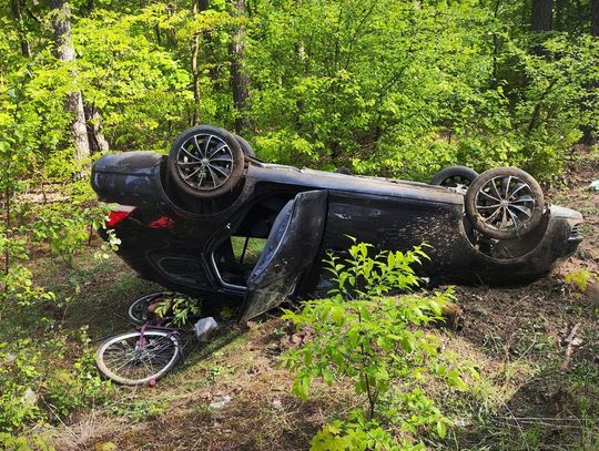 Kierująca volkswagenem wjechała w rowerzystkę i dachowała. W wypadku zginęła 70-letnia kobieta