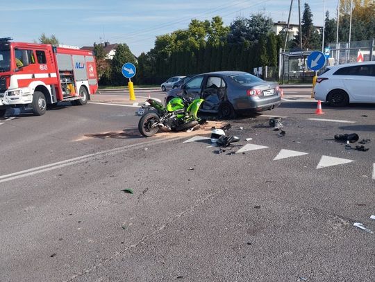 Kierująca Volkswagenem zajechała drogę motocykliście. 29-latek trafił do szpitala