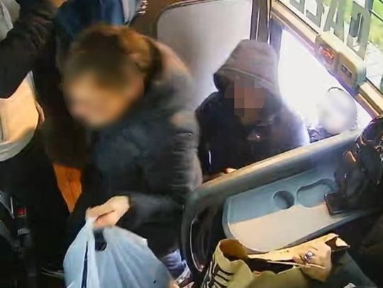 Kieszonkowiec w akcji w autobusie PKS. Ukradł kobiecie portfel i to była jego ostatnia "robota"