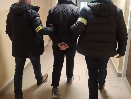 Kilkukrotne przebranie się nie pomogło. 19-letni sprawca napadu na sklep zatrzymany przez policję