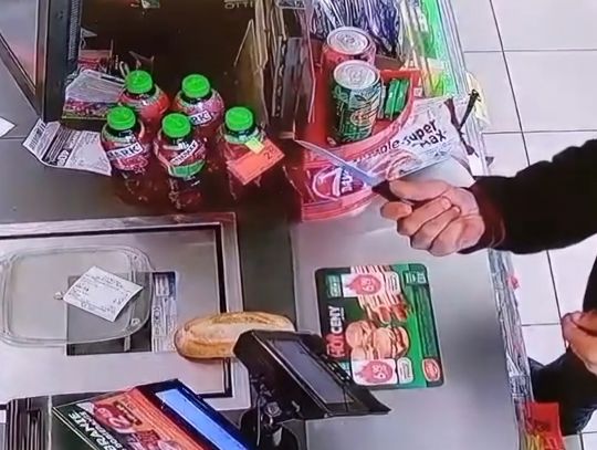 Klient groził kasjerce nożem. Chciał, żeby dała mu pieniądze