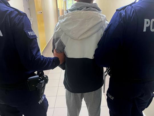 Kłótnia czwórki nastolatków w taksówce. Jeden wyciągnął pistolet i groził nim znajomemu