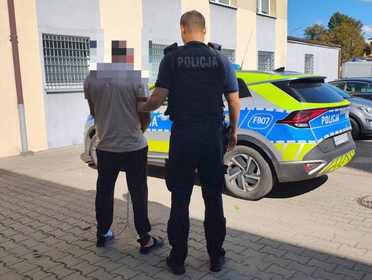 Kłótnia obcokrajowców zakończyła się atakiem nożem. 47-latek ugodził znajomego w brzuch