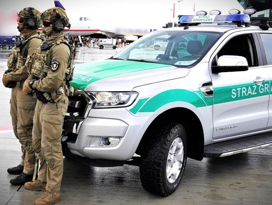 Kobieta dostała szału w samolocie do Londynu. Kapitan podjął decyzję o przerwaniu lotu