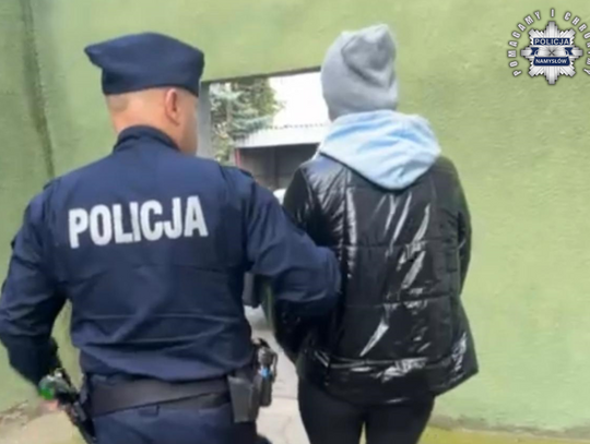 Kobieta mieszkała z martwymi i wygłodzonymi zwierzętami. W internecie zbierała na nie pieniądze